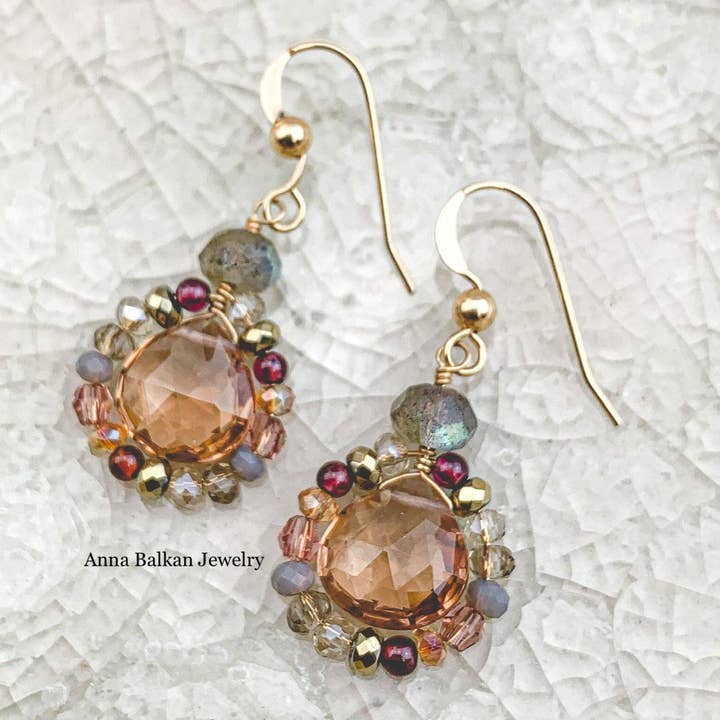 Garnet Accent Audrey Classic Örhängen för wholesale av Anna Balkan