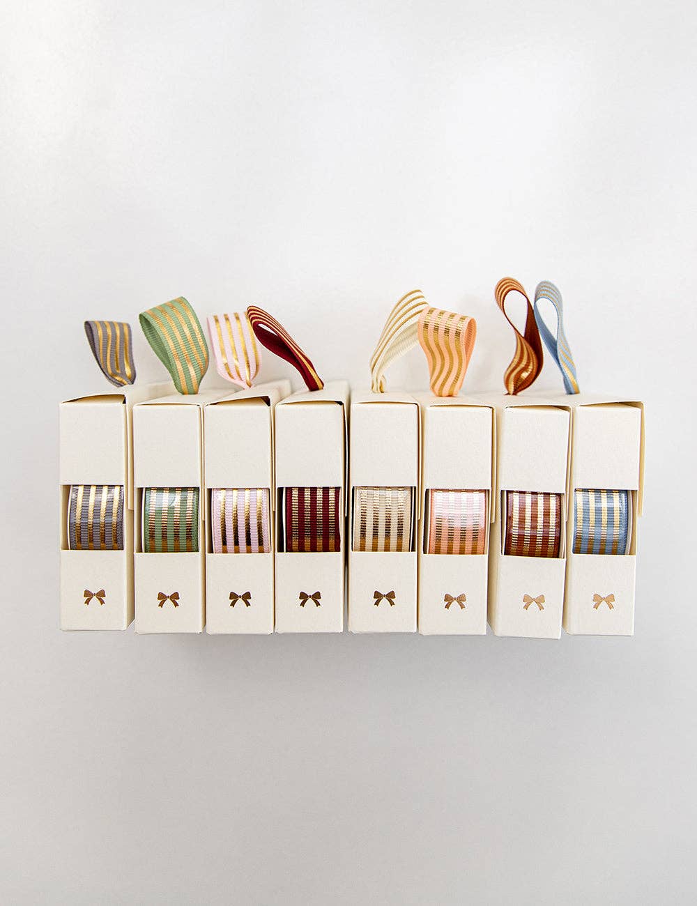 Bespoke Letterpress – Großhandel Band – Geschenke verpacken – Rotes Goldfolien-Geschenkband mit Streifen – 10 Meter7