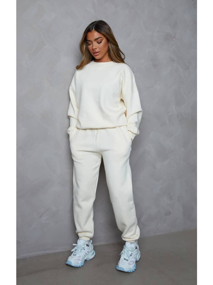 Femme Luxe - Wholesale Lounge set – Women's - Cream Oversized Crew Neck Sweatshirt Cuffed Joggers Loungewe8