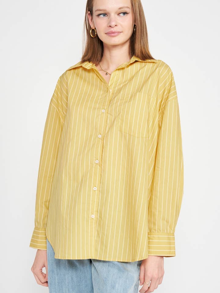 CHEMISE BOUTONNÉE OVERSIZE BOXY pour la vente par Emory Park