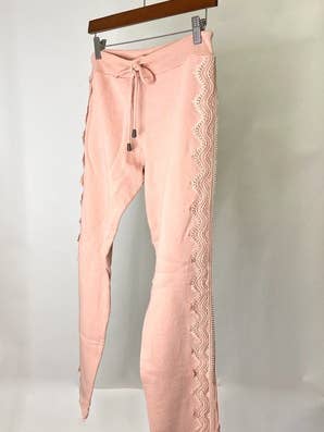 Pantalon de survêtement Lace Lounge Rose pour la vente par Amita Naithani