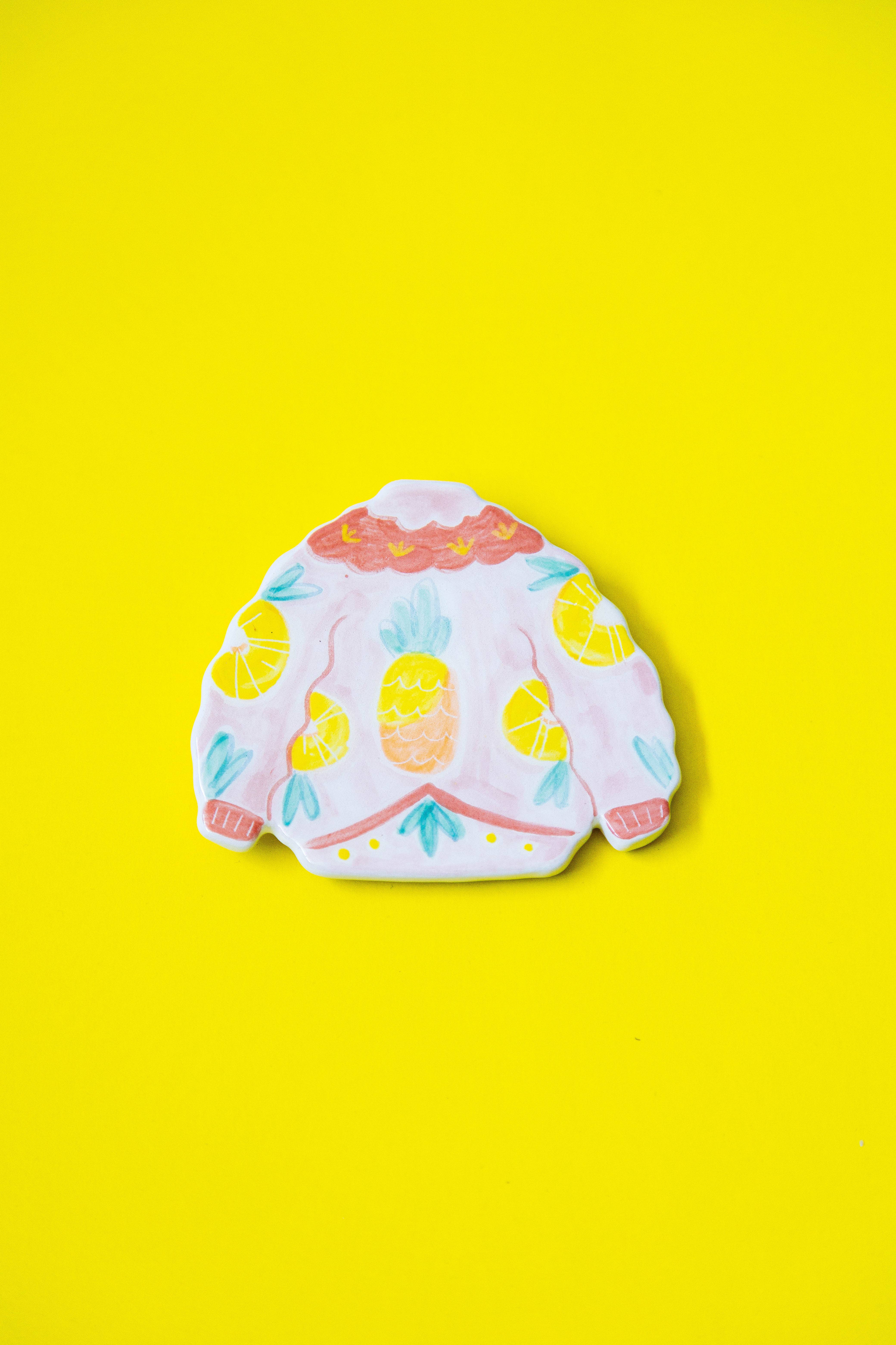 The BaiTay - Wholesale Wall Accent - Ceramic Pineapple vest
0