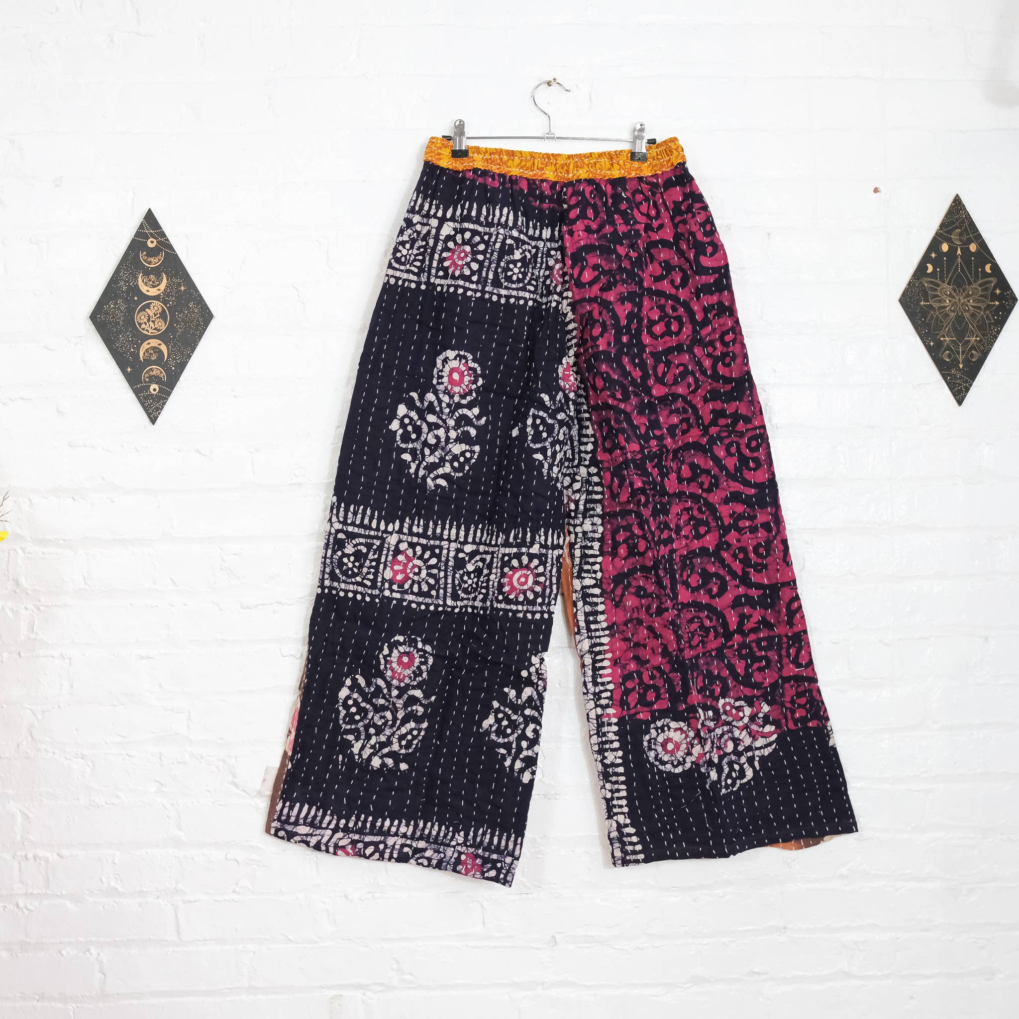 Karma Nepal Crafts – Großhandel Hose – Damen – Handgefertigte Kantha Wendehose mit weitem Bein2