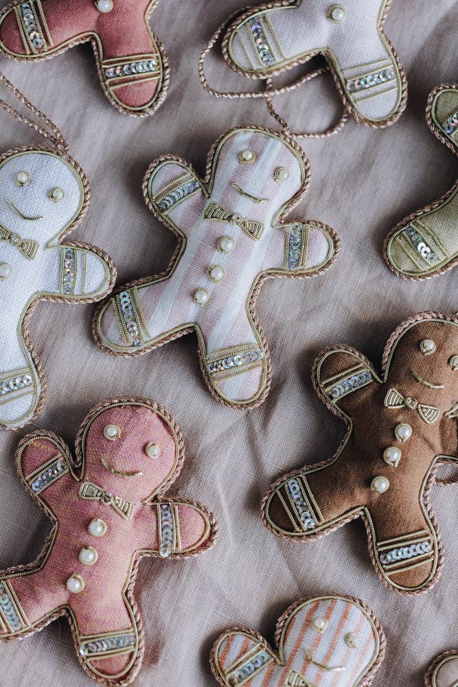 Katie Larmour Linen – Engroshandel Pynt – Pink Stripe Håndlavet ingefærbrød julepynt linned1