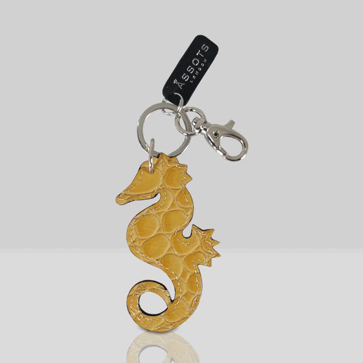 Portachiavi in pelle di coccodrillo super carino «SEA HORSE» per la vendita all'ingrosso da parte di Assots London