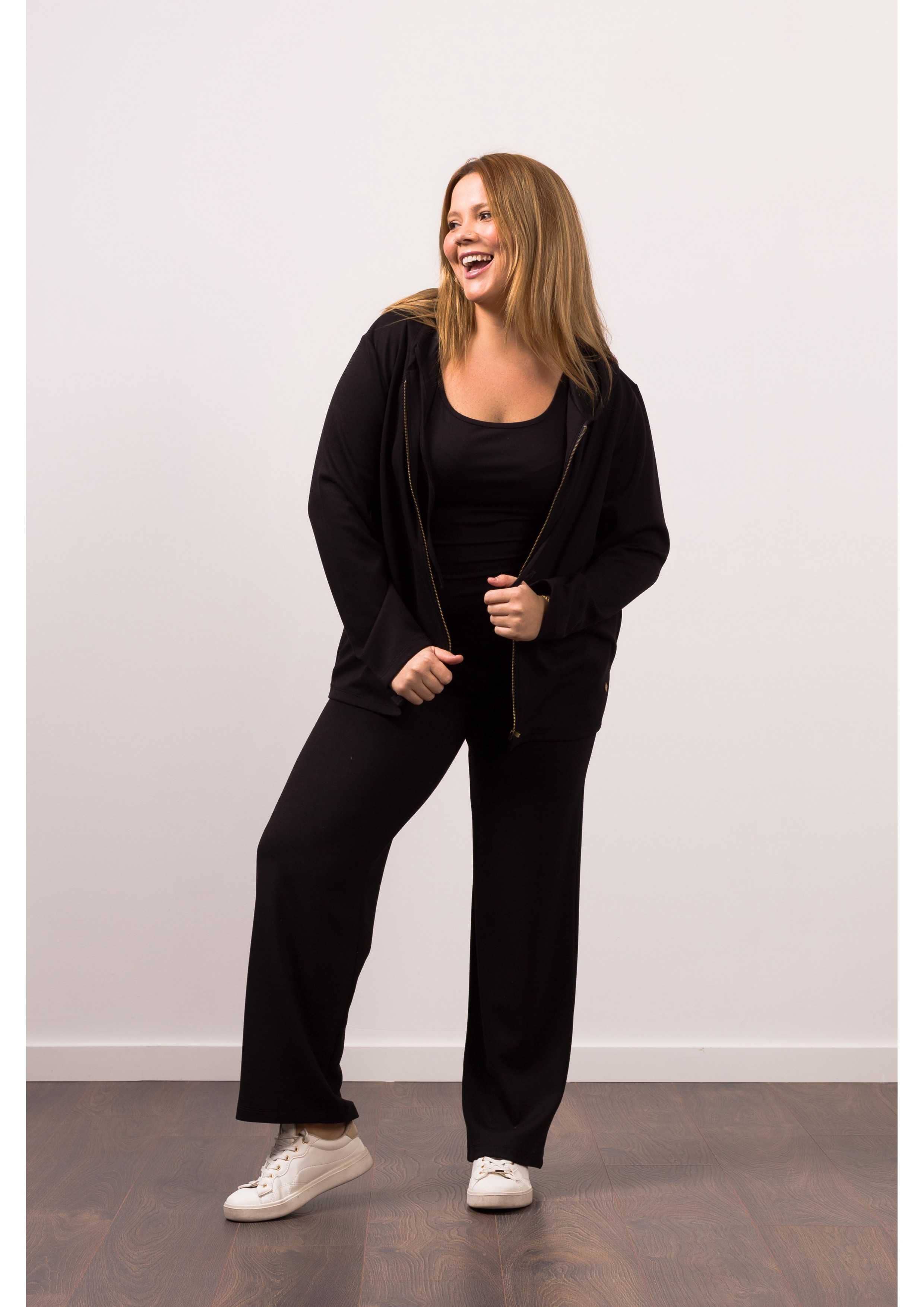 Teresa Cardoso Oliveira – Engroshandel Træningsdragt – til kvinder – 252001 - Træningsdragt i glat strik Forår-Sommer Kollektion Store Størrelser7