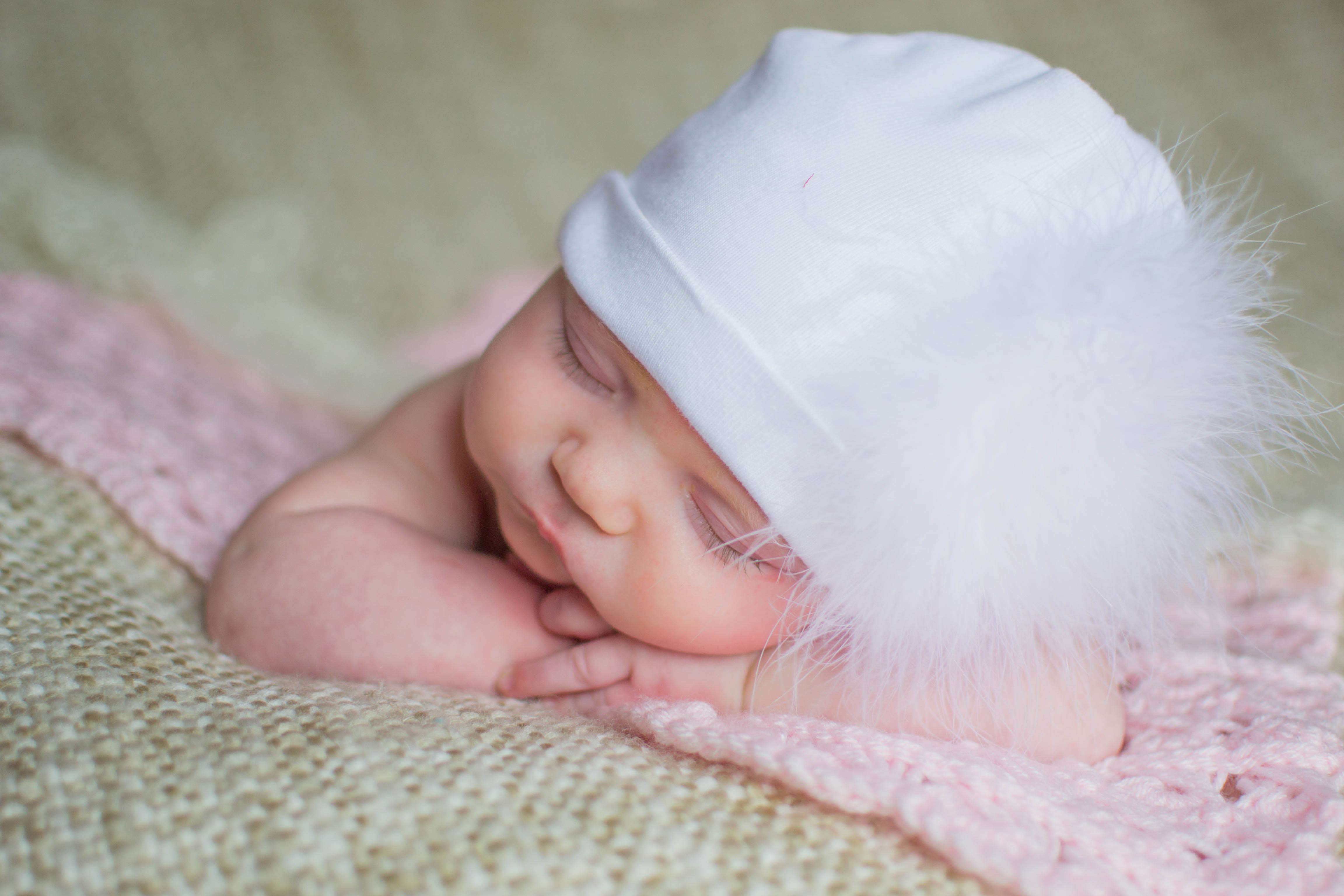 Jamie Rae Hats - Vente Bonnet pour nouveau-né – bébé - Bonnet en coton avec bouffée de marabou5