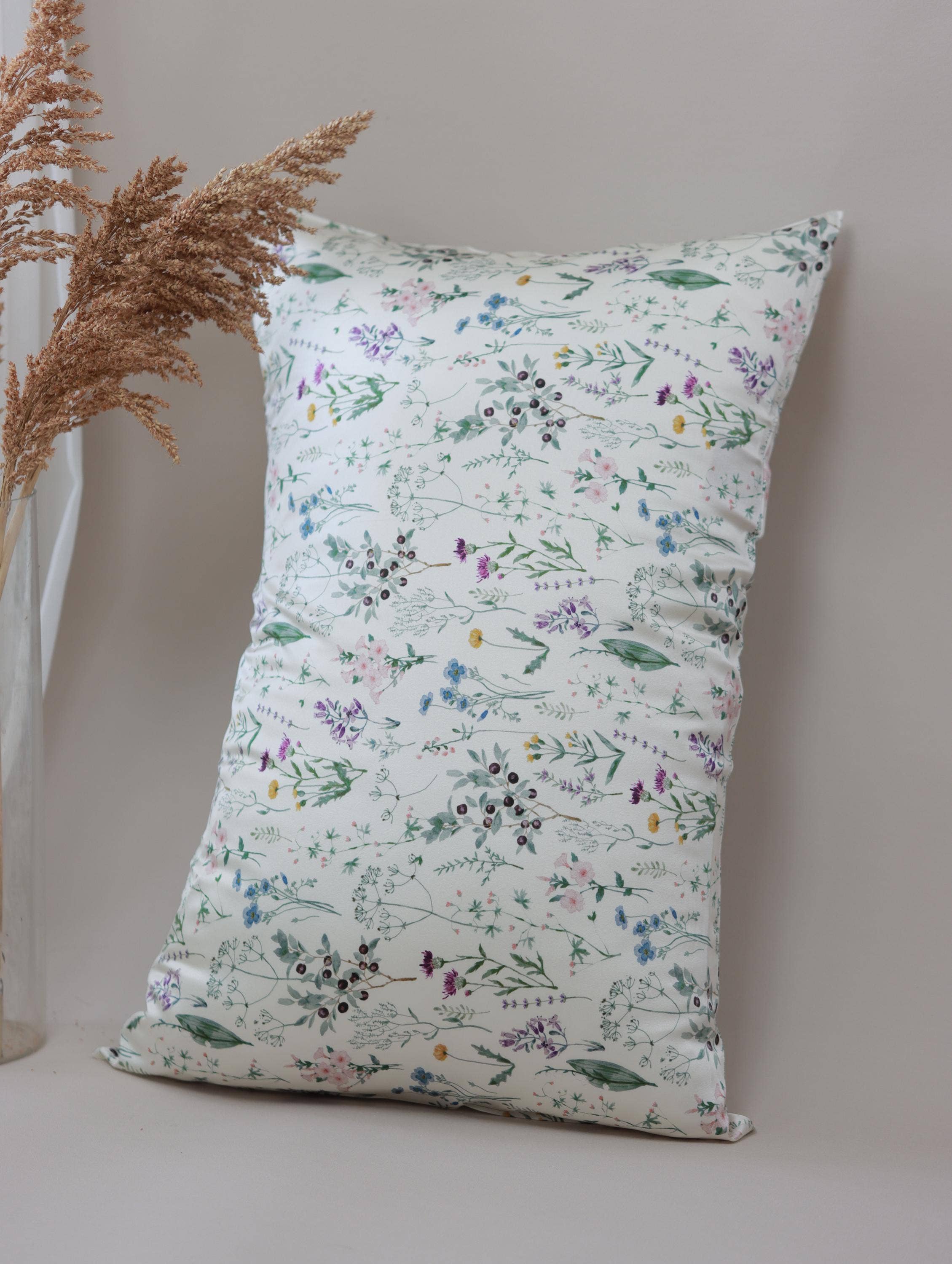 Lian Collection – wholesale Bedding pillowcase/sham – 25 Momme Mulberry Silk Pillowcase: Wildflower Meadow3