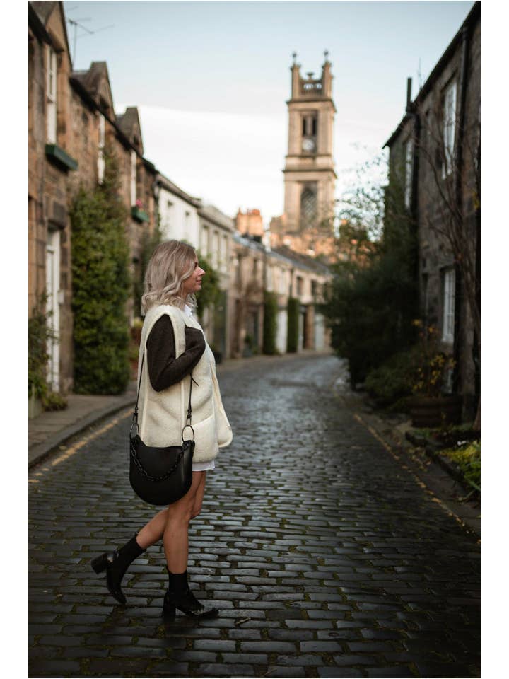 ONAIE - Wholesale Outerwear Vest - Women's - Milk Wool Gilet1