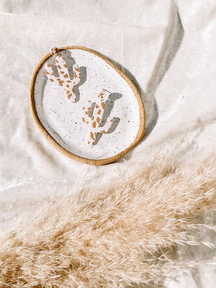 Cactus in Tan + Estampa de Vaca Creme por atacado de Corvega Clay Goods