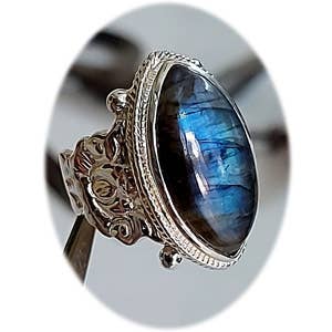 Bague Celebration en argent sterling - Labradorite d'inspiration culturelle pour la vente par Crystal Earth Sterling