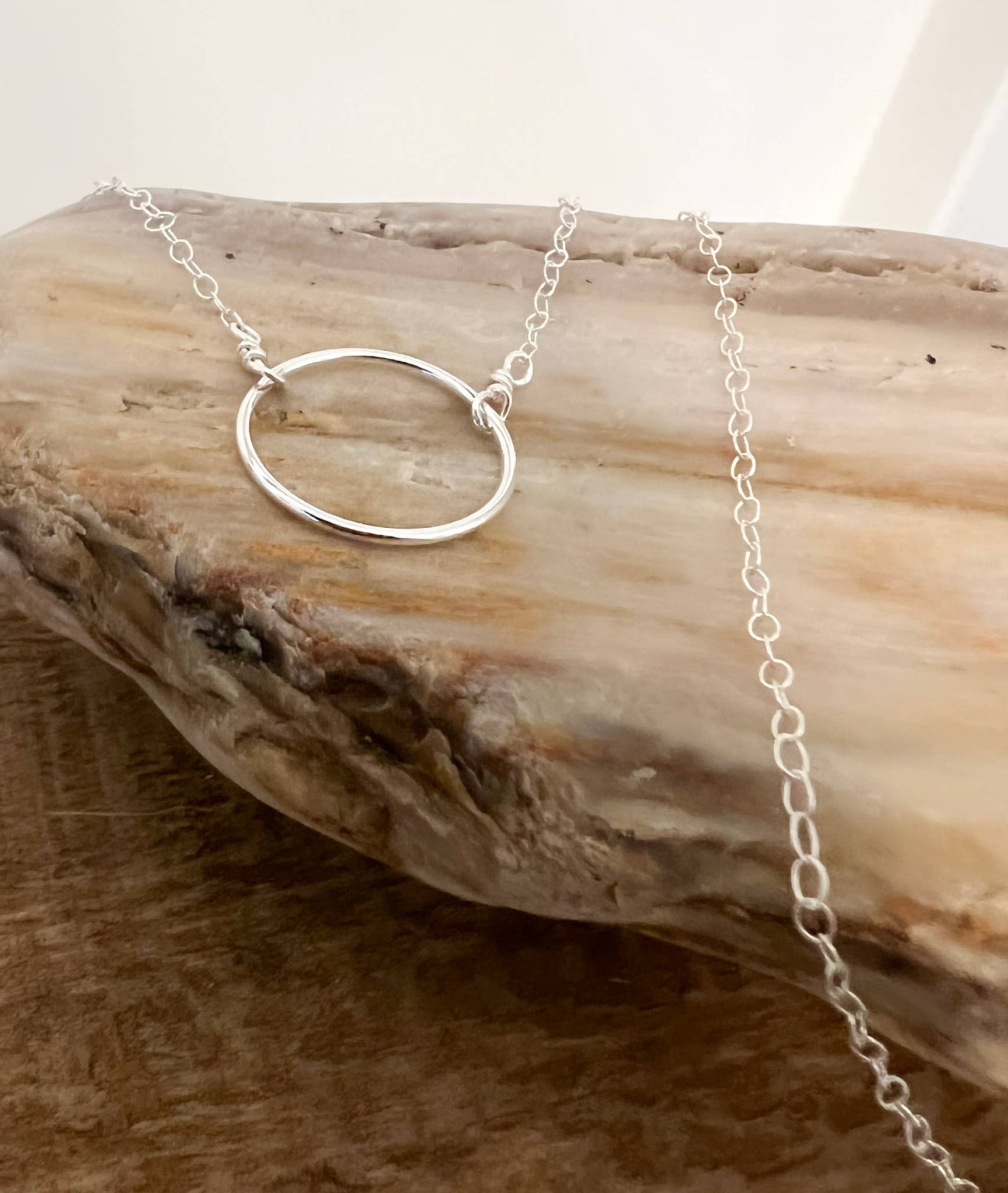 Sela+Sage – wholesale Hänge-/berlockhalsband – Oändlig cirkel halsband, Karma6