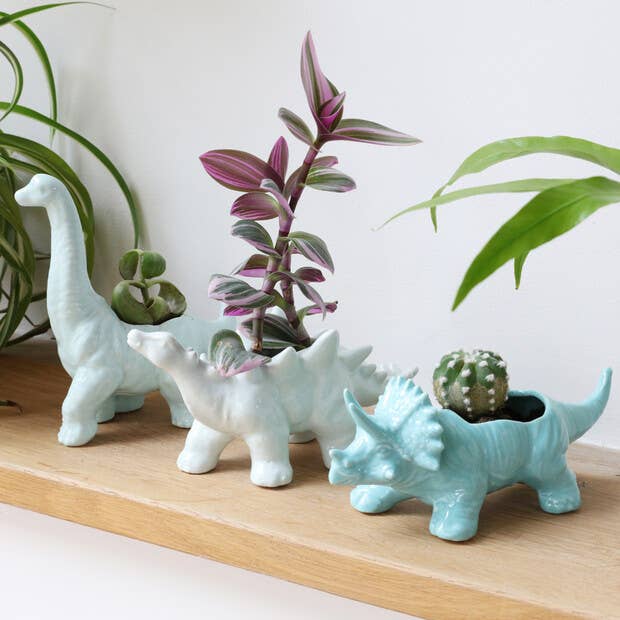 Lisa Angel – wholesale Plant pot – Green Diplodocus Dinosaur Planter1