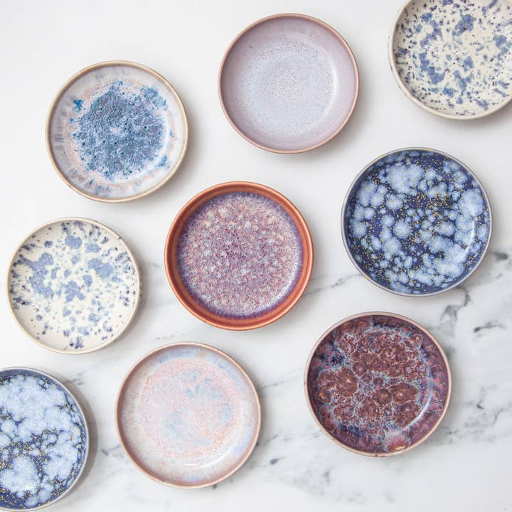 Piattini ad Anello in Ceramica Smaltata, Purple Haze per la vendita all'ingrosso da parte di Melike Carr