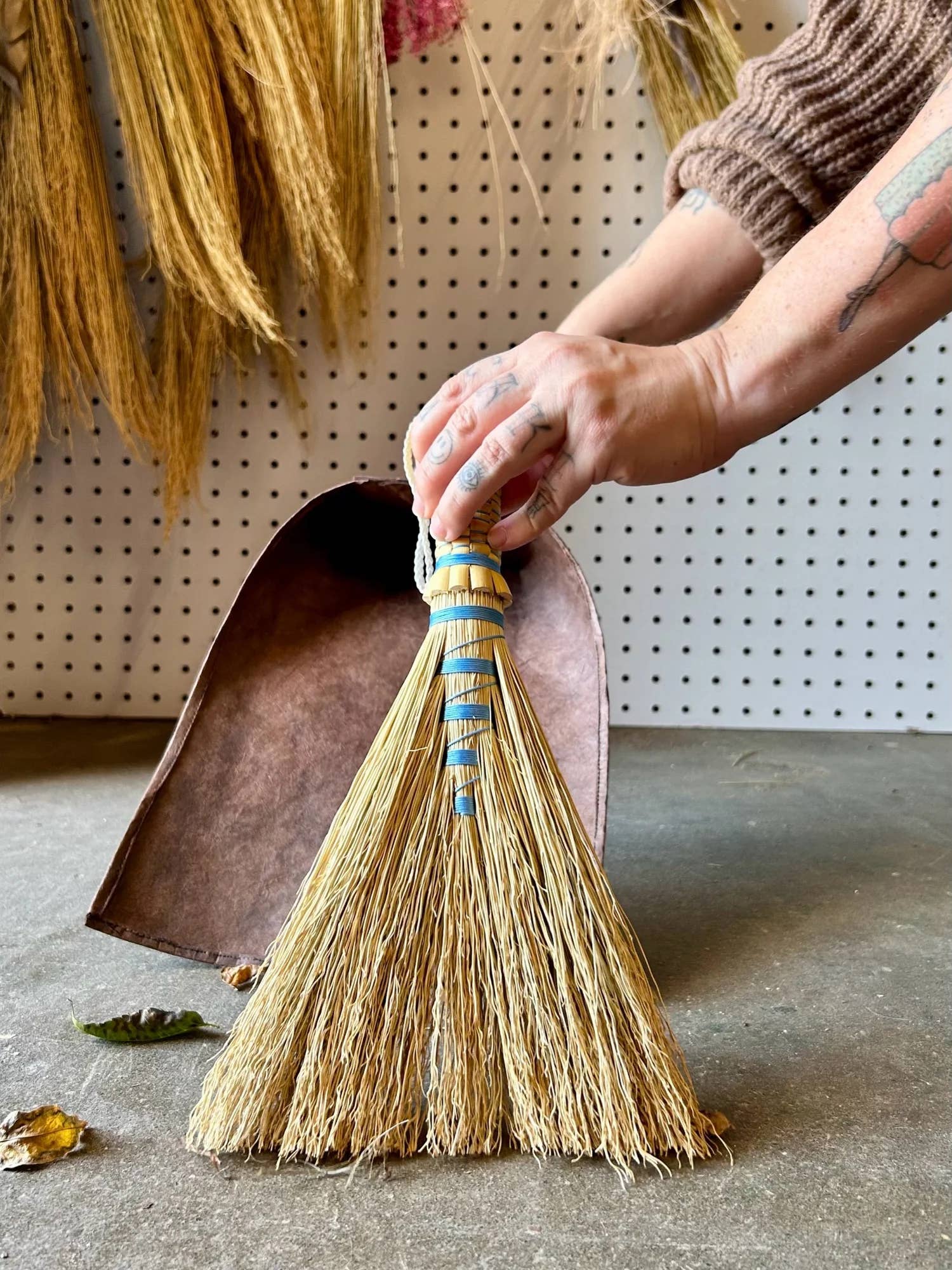 Venus Moon - Wholesale Broom - Everyday Whisk Broom – Simple, Functional, and Handwoven