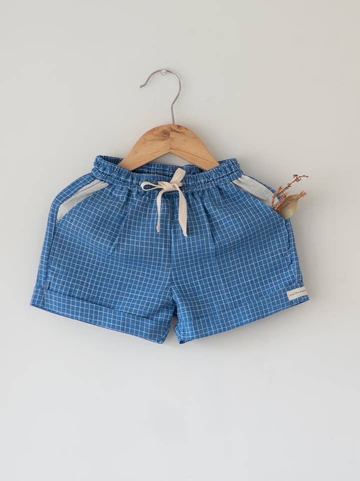 ‘Skygaze’ blauwe handgeweven katoenen unisex shorts voor wholesale door Love The World Today