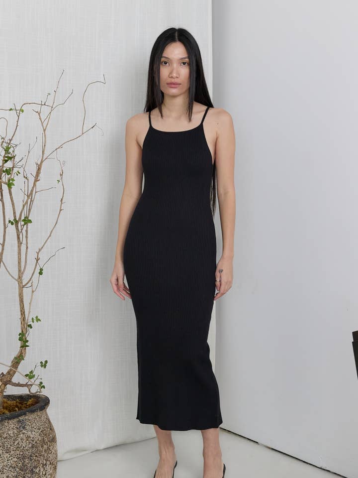 The Rowan Dress | Abito longuette a costine con spacco posteriore per la vendita all'ingrosso da parte di MOD REF