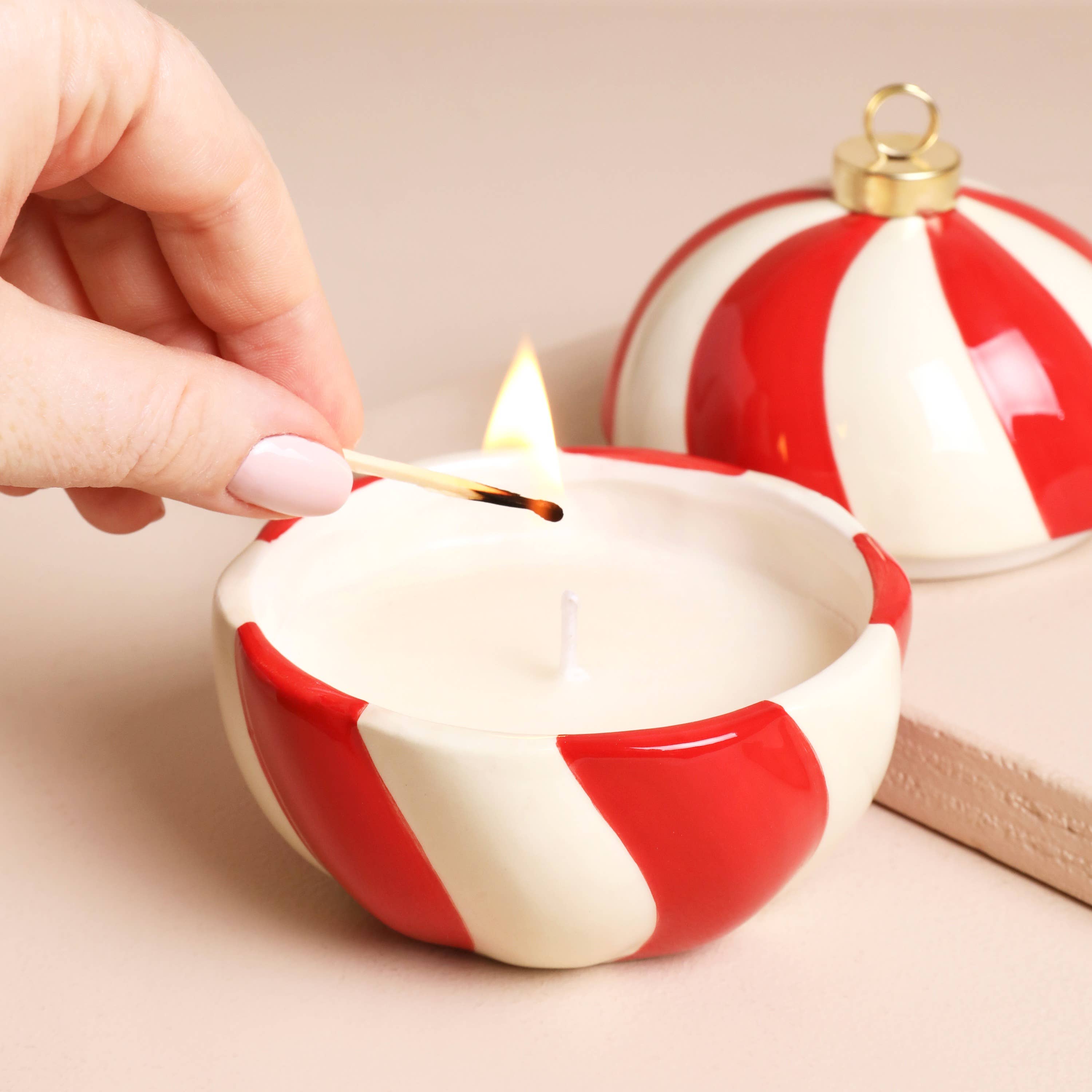 Lisa Angel - Wholesale Novelty candle - Candy Cane Stripe Cinnamon Bauble Candle Not available to EU2