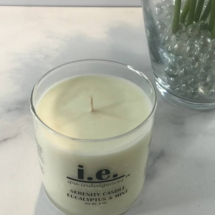 Bougie parfumée Serenity 9 oz pour la vente par I.E. Spa Indulgences