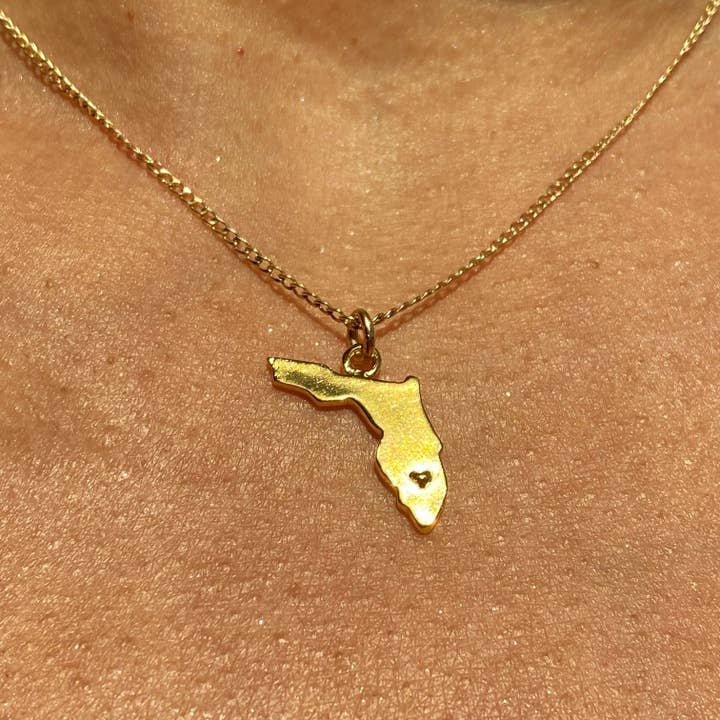 Colar Florida Strong Charm por atacado de Lexi Jewelry