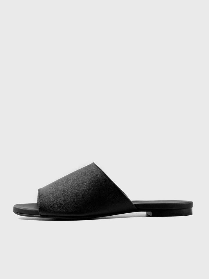 Ritzy Slides Zwart Gemaakt van Druivenleer voor wholesale door Bohema Clothing