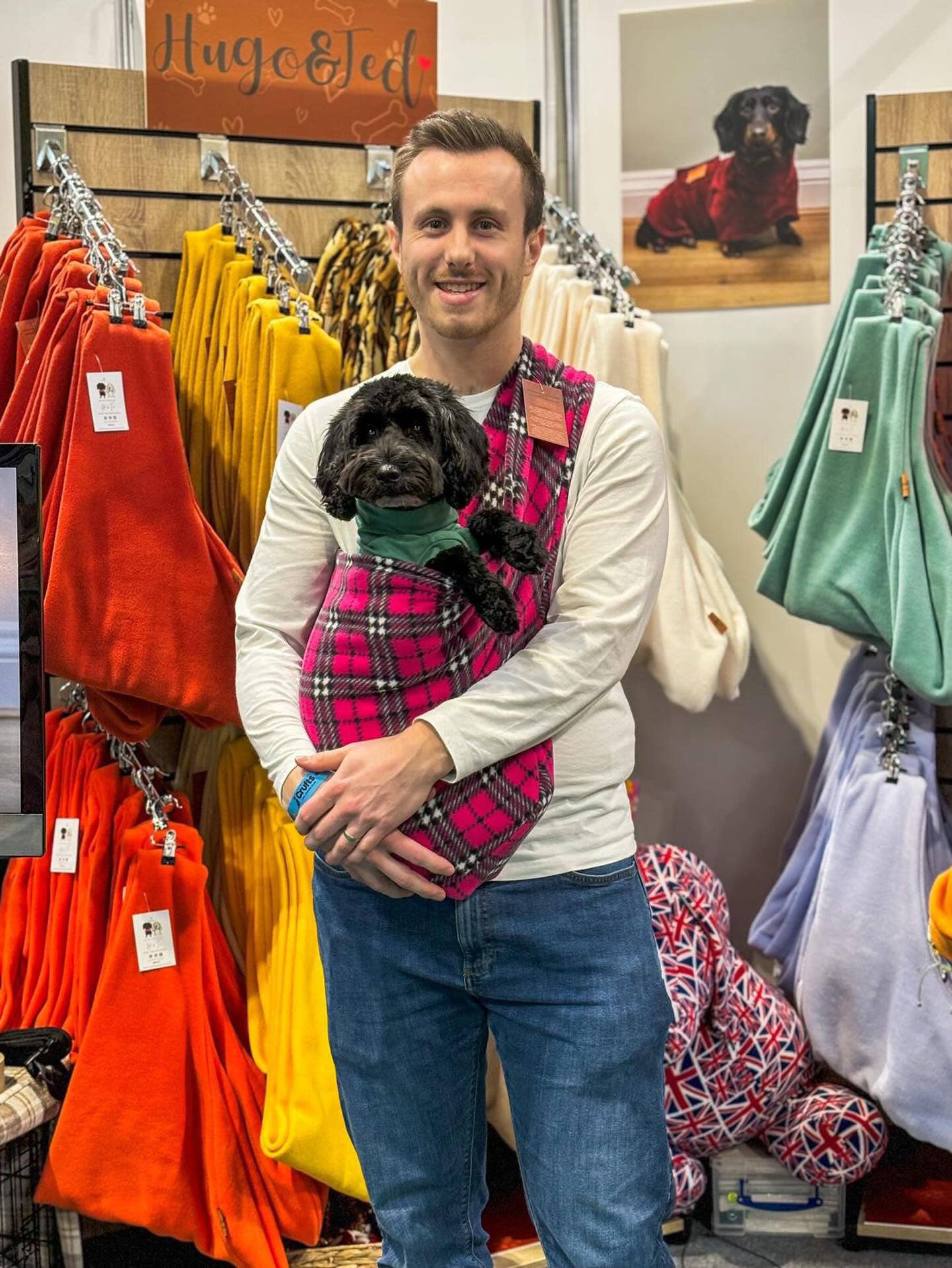 Hugo and Ted Ltd - Vente Caisse de transport – chien - Écharpe porte-chien en polaire1