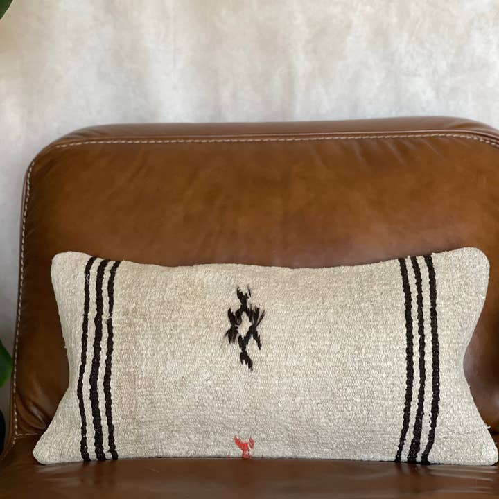 Hvid tyrkisk Kilim lændepude | Sevegili 10x24 for engroshandel hos Vintage Loomz
