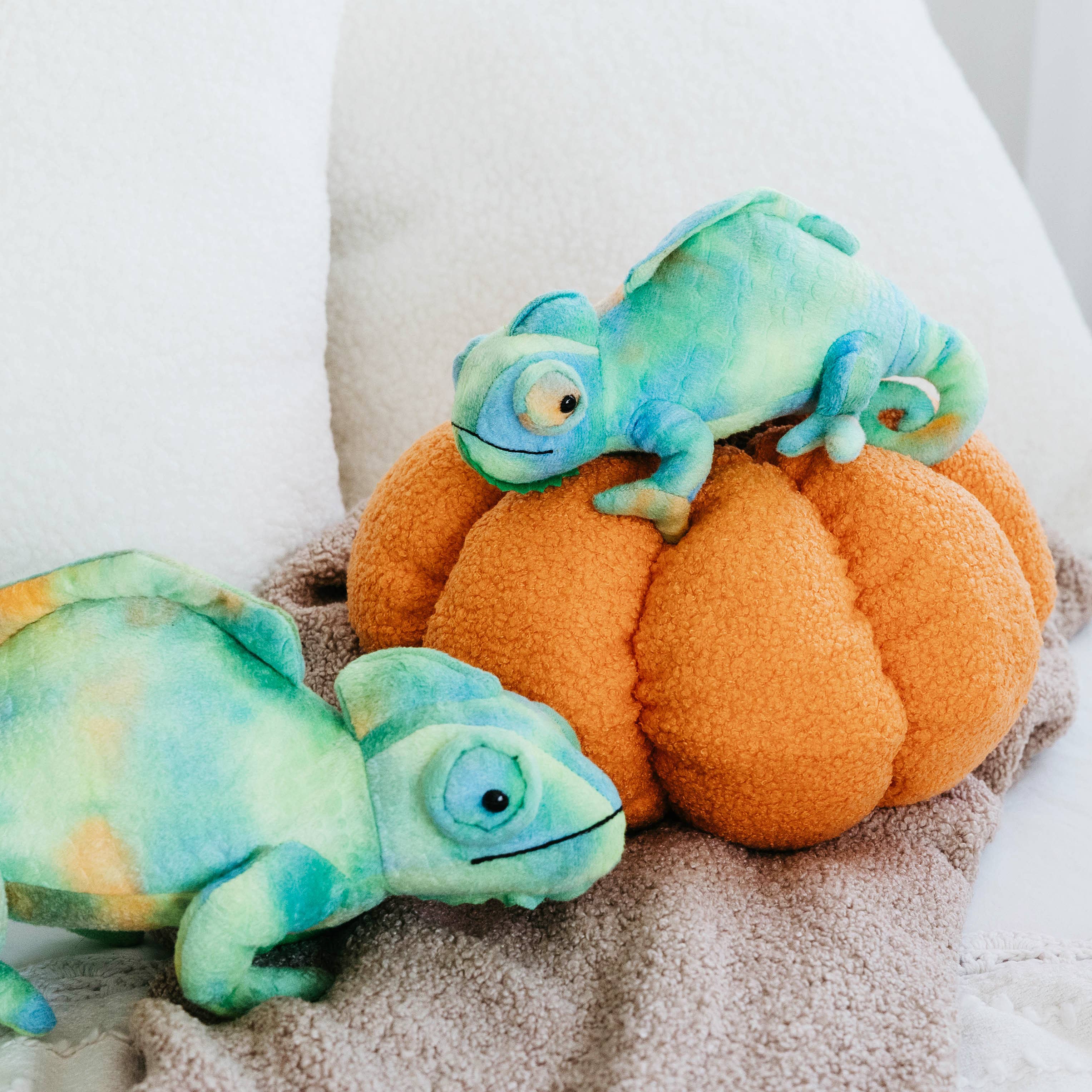 The Petting Zoo - Wholesale Stuffed/Plush Toy - Kids & Baby - 10" Small Realistic Chameleon Plush – Eco-Friendly Toy1