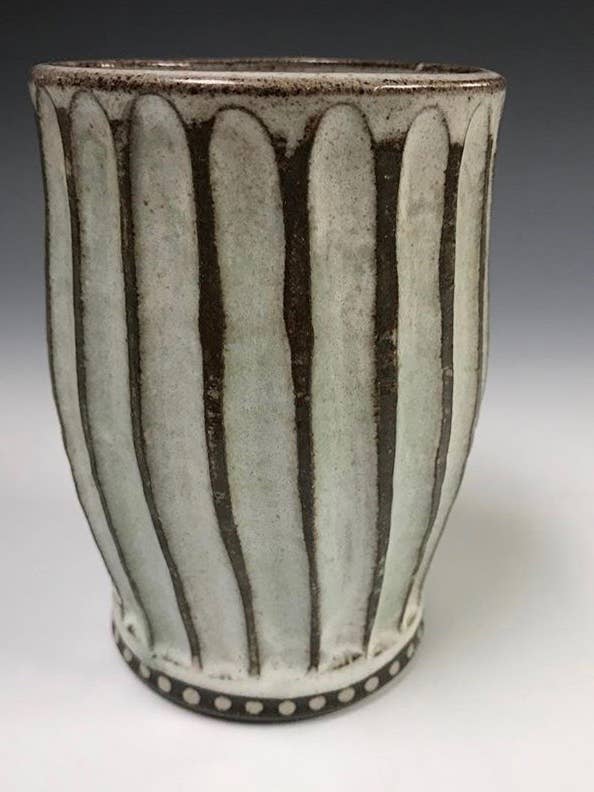 Vase, Blomstervase for engroshandel hos Bari Moss Ceramics