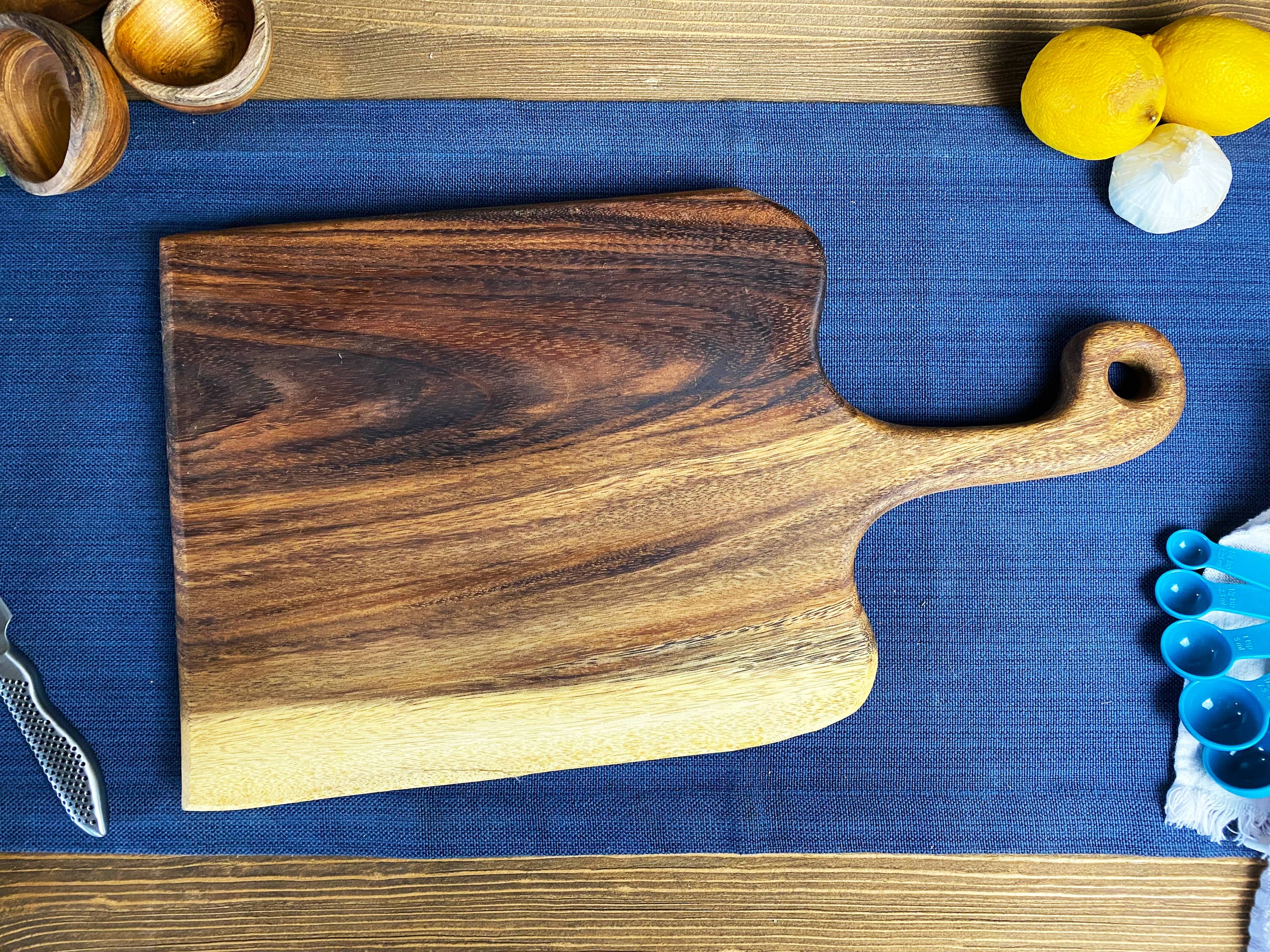 Tuckahoe Hardwoods – wholesale Cutting board – Large Live Edge Board with Handle6