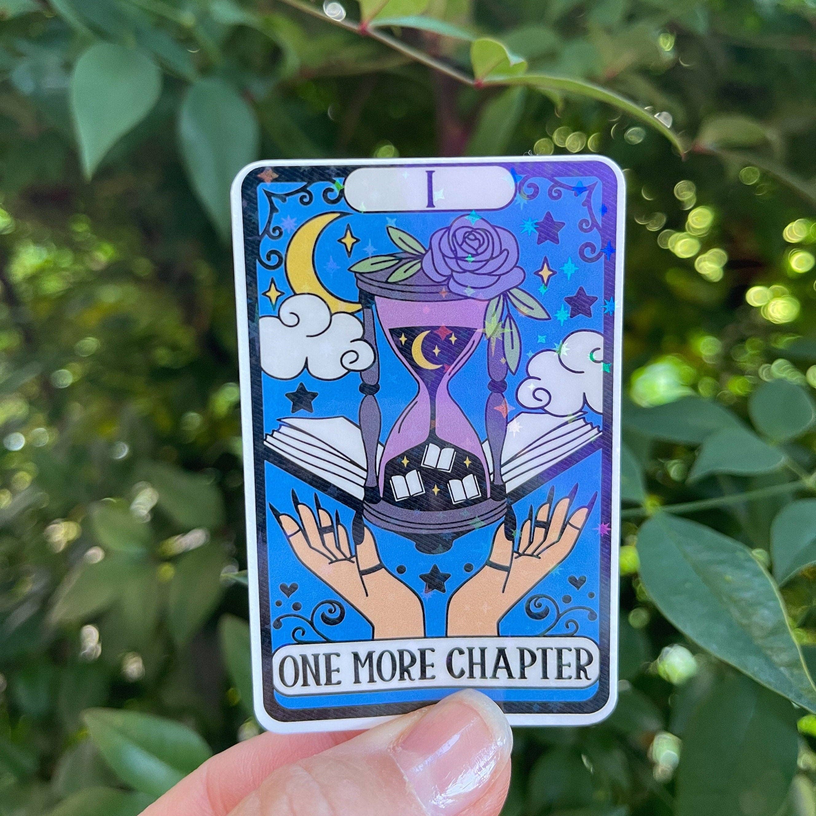 Big Chair Dreams – Großhandel Aufkleber – Tarotkarten-Aufkleber „One More Chapter“ — Book Lover — Bookish Sticker — Bookish Sticker — Kindle Sticker — E-Reader — Bookish Sticker1