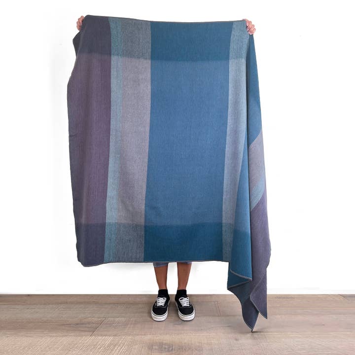 Shupaca Alpaca – wholesale Throw blanket – NEW! Alpaca Throw Blanket - Plum