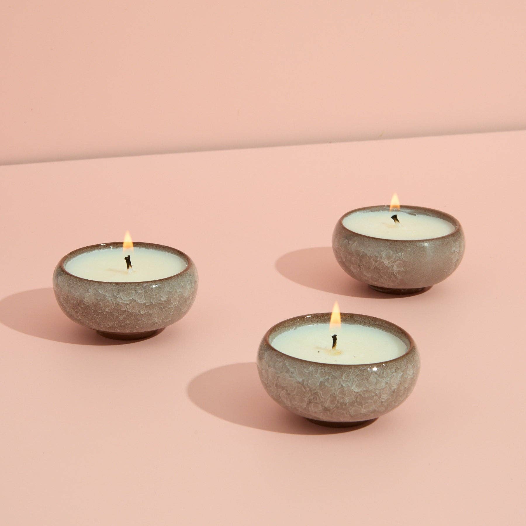 Zesty Lemons – Großhandel Teelichter – Zeitgenössische Kiln Pink Teelichter - Brombeere & Zedernholz4