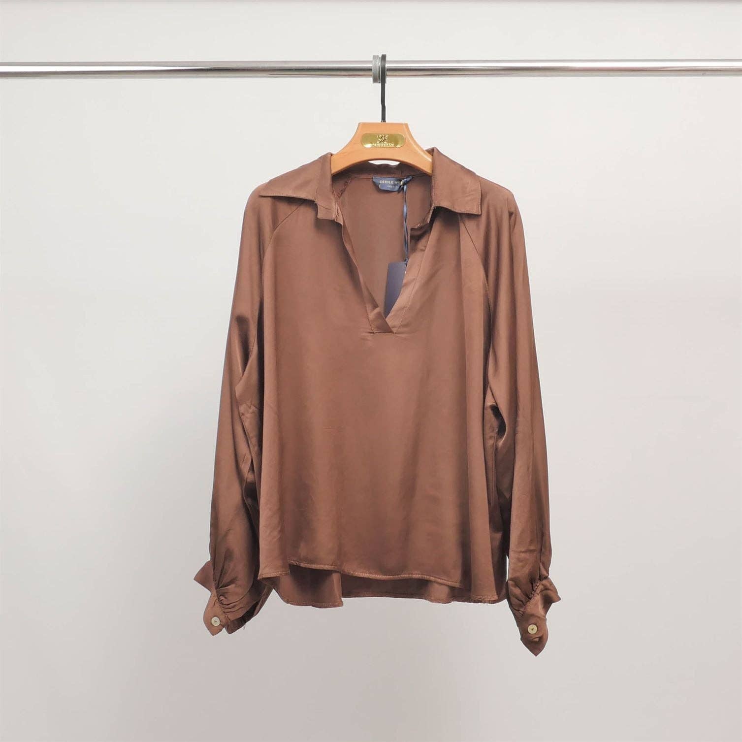 Cecile Wang – Engroshandel Tunika - Dame – Flydende tunika med V-hals og lange ærmer KD7365VS-246