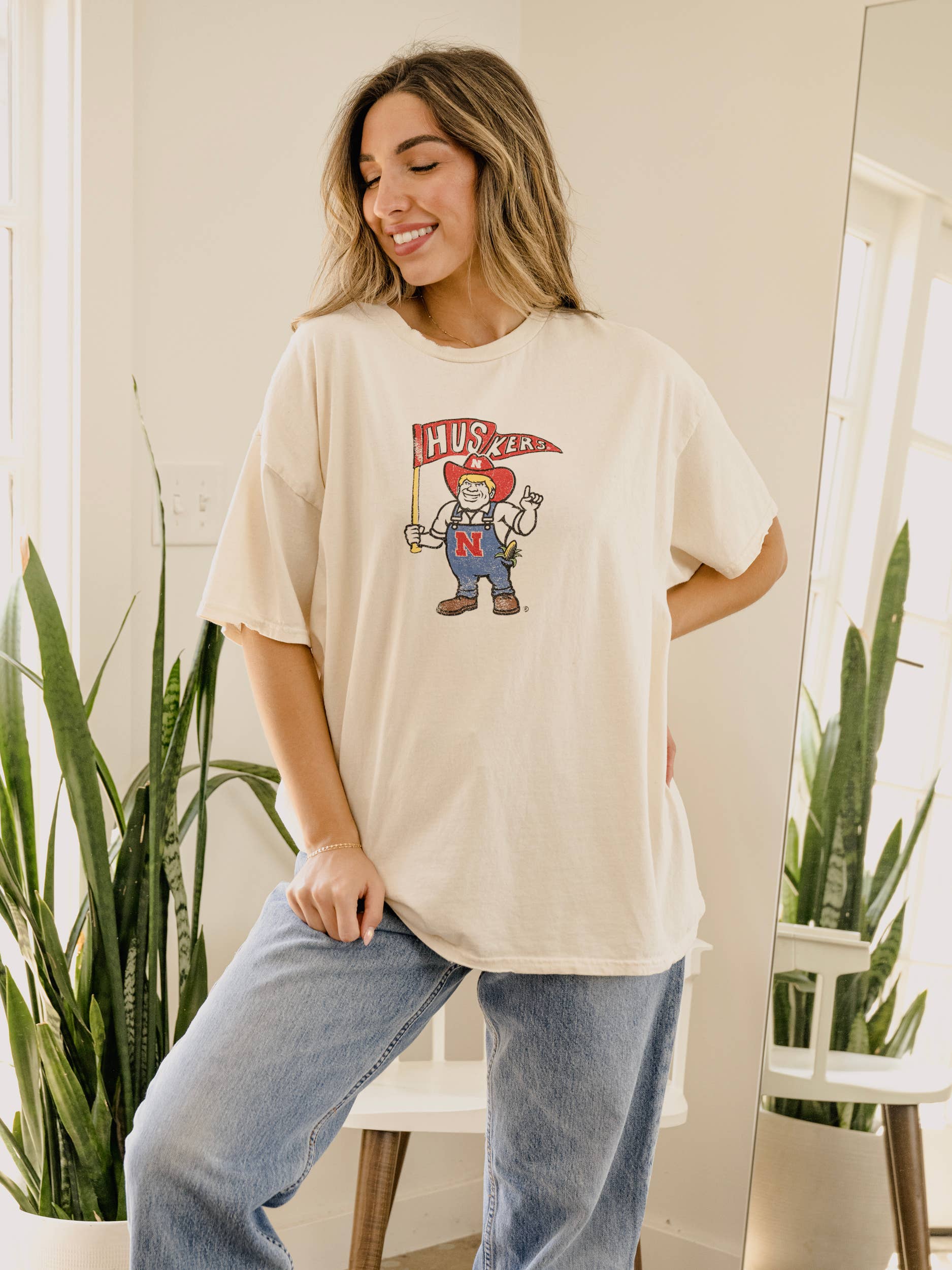 LivyLu - Wholesale Screen Printed T-Shirt - Unisex - Nebraska Huskers Mascot Flag Off White Thrifted Tee0