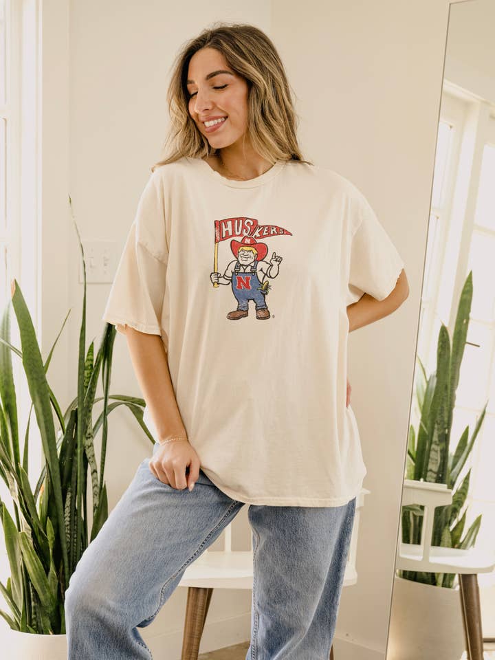 LivyLu - Wholesale Screen Printed T-Shirt - Unisex - Nebraska Huskers Mascot Flag Off White Thrifted Tee