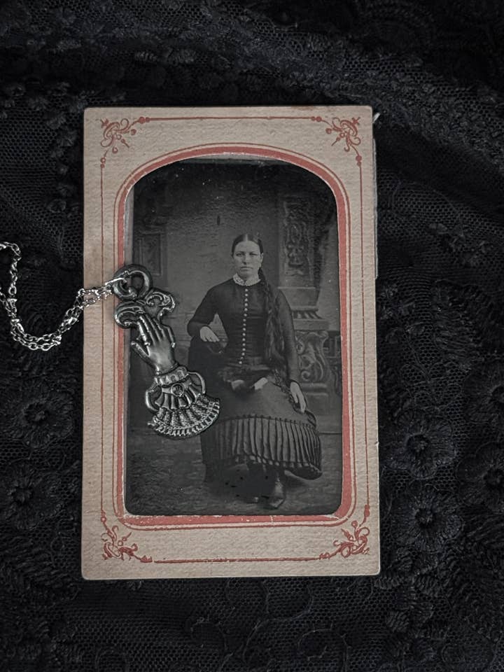 La collana Medium per la vendita all'ingrosso da parte di Seance