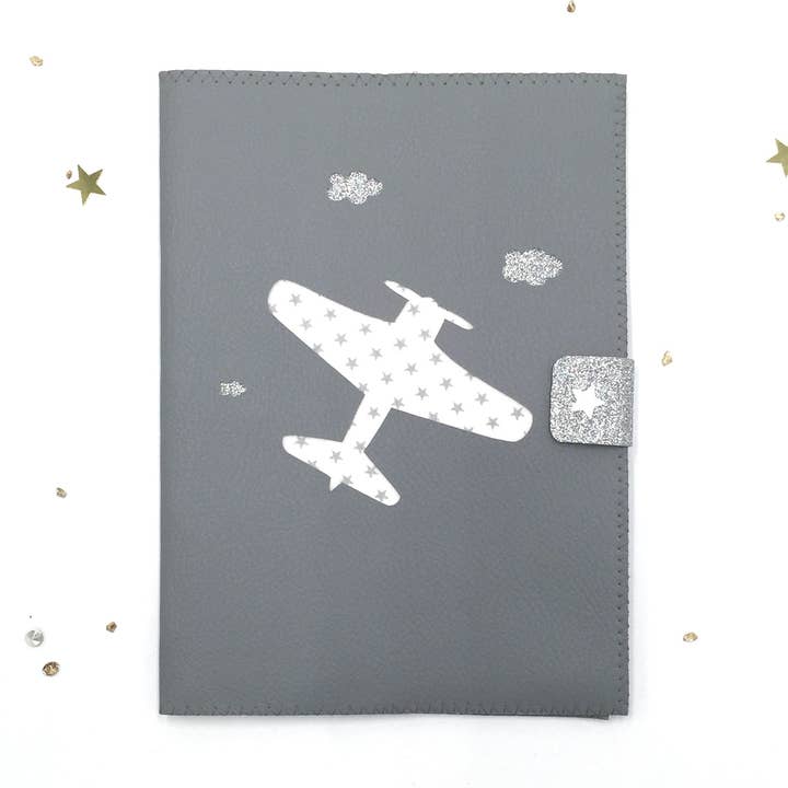 Copertina per libretto sanitario in ecopelle personalizzata grigio aereo per la vendita all'ingrosso da parte di Crapaud Chou
