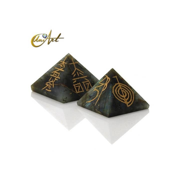 UniArt – Engroshandel Spirituelle sten og krystaller – Pyramide med de 4 Reiki-symboler