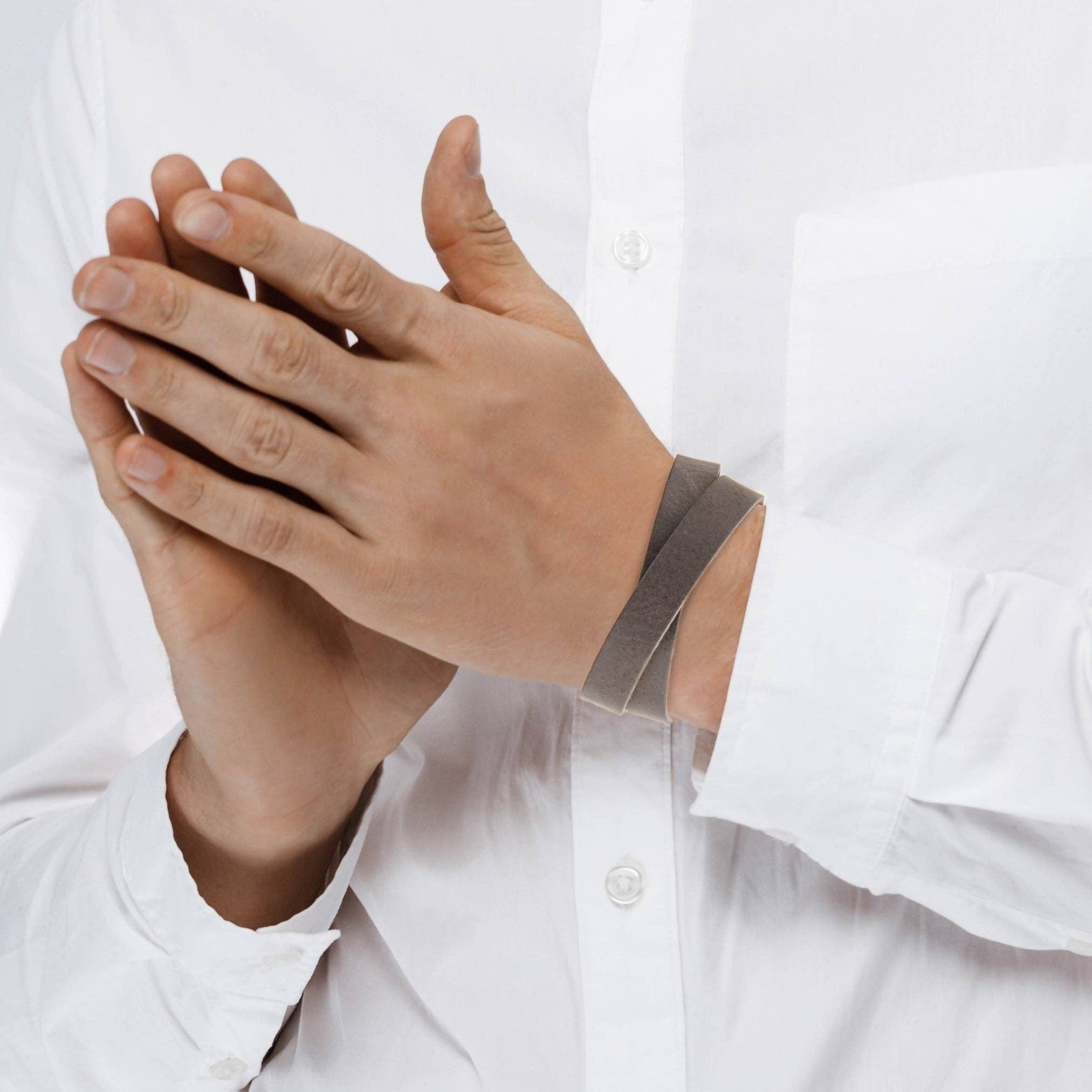 Simaru - Venta al por mayor Brazalete - Pulsera de cuero con tachuelas29