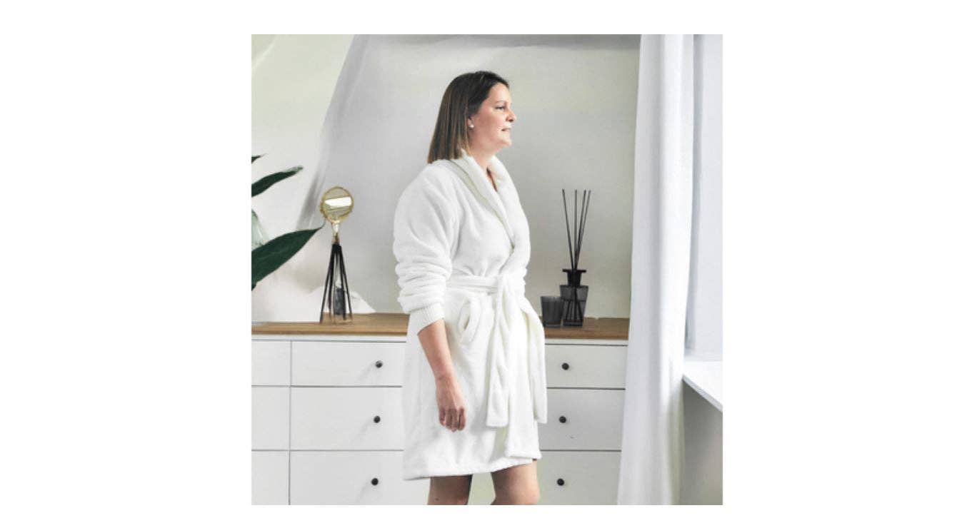 VewoTex - Wholesale Robe - Women's - Premium Women's Bathrobe Eden » Women's Bathrobe » Dense Coral Fleece 350 g/m² » Sauna Robe with Pockets and Cuffs » Women's Dressing Gown 96 cm Long » Cream White