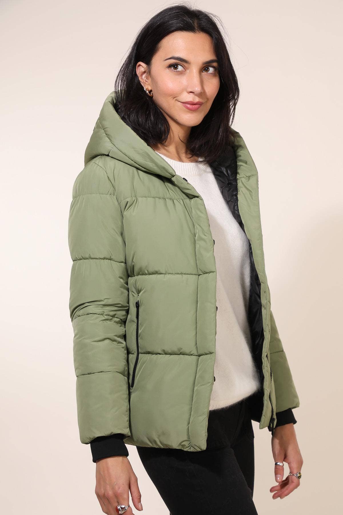 Attrait Paris - Wholesale Puffer Jacket - Women's - Short hooded jacket with side edges6