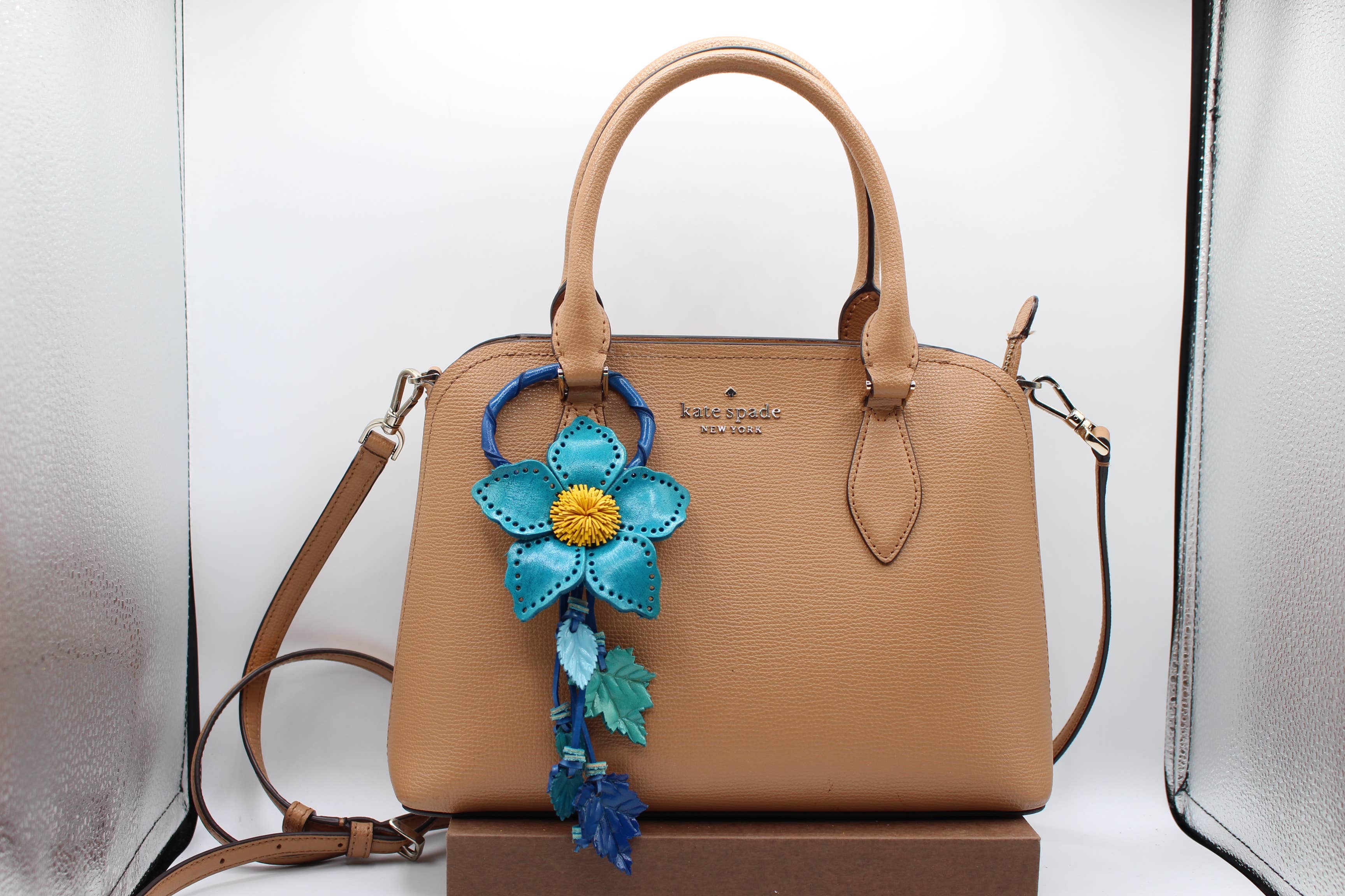 Sunflower Handmade leather inc - Wholesale Keychain - Women's - large leather flower  keychain bag charm key purse1