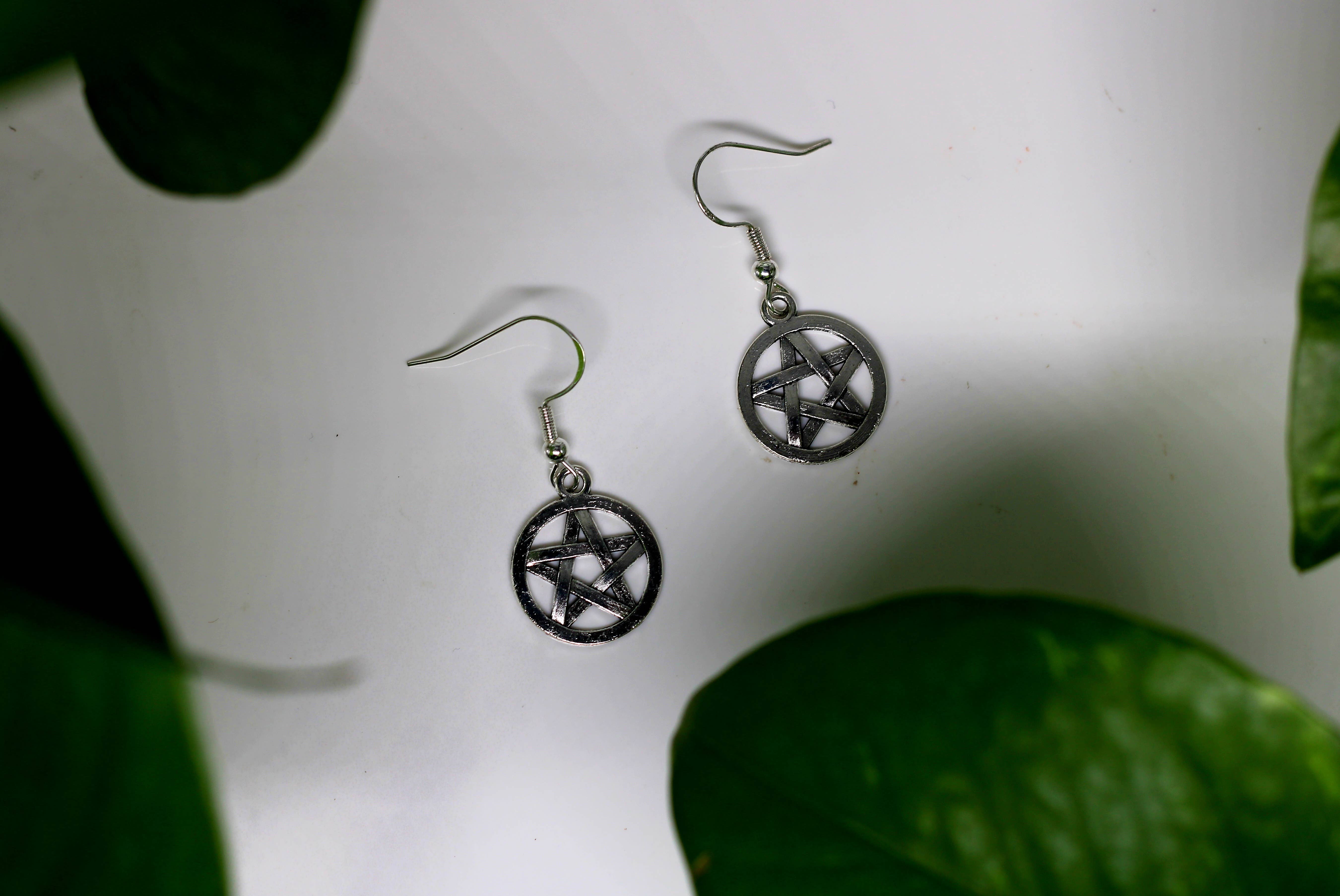 Three Witches Tea Shop - Wholesale Dangle Earrings - Silver Pentagram Earring Set1