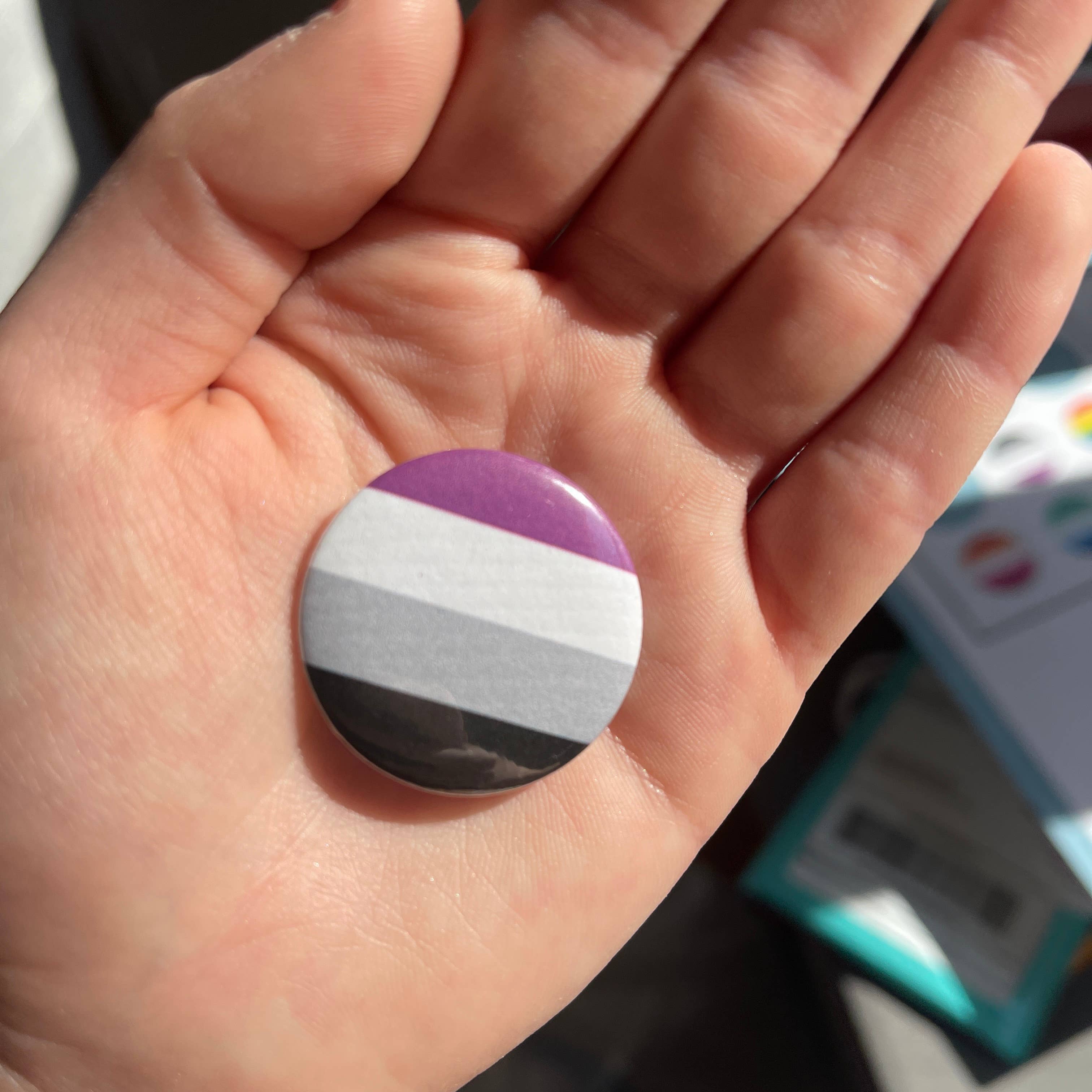 Kaila Design Shop - Wholesale Lapel Pin/Button - Asexual Pride Button