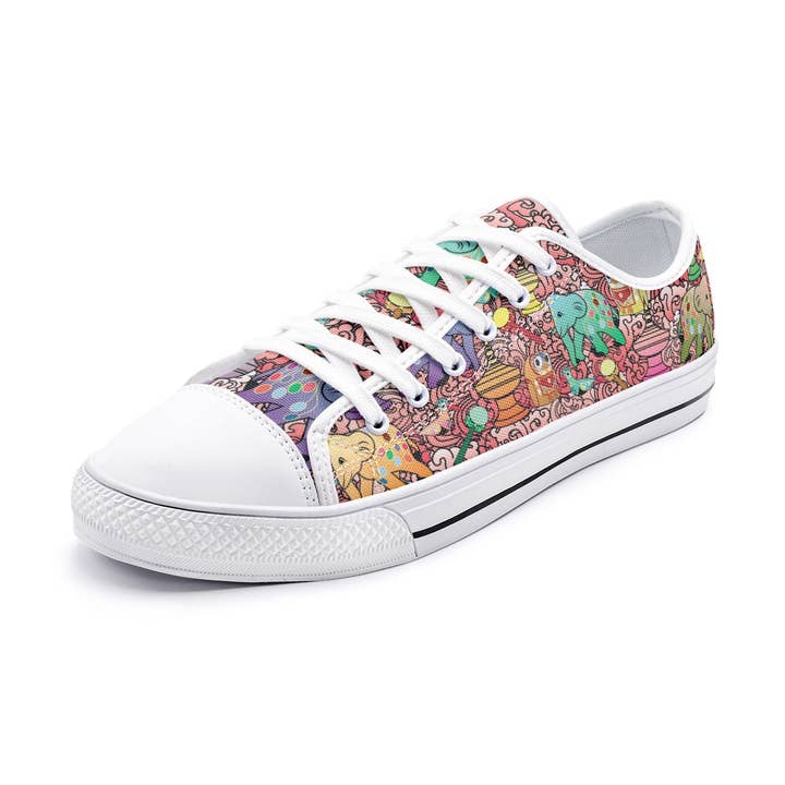 Colagem de Objetos Tradicionais do Myanmar Multicoloridos - Ténis Unissexo de Cano Baixo por atacado de Oh Pote