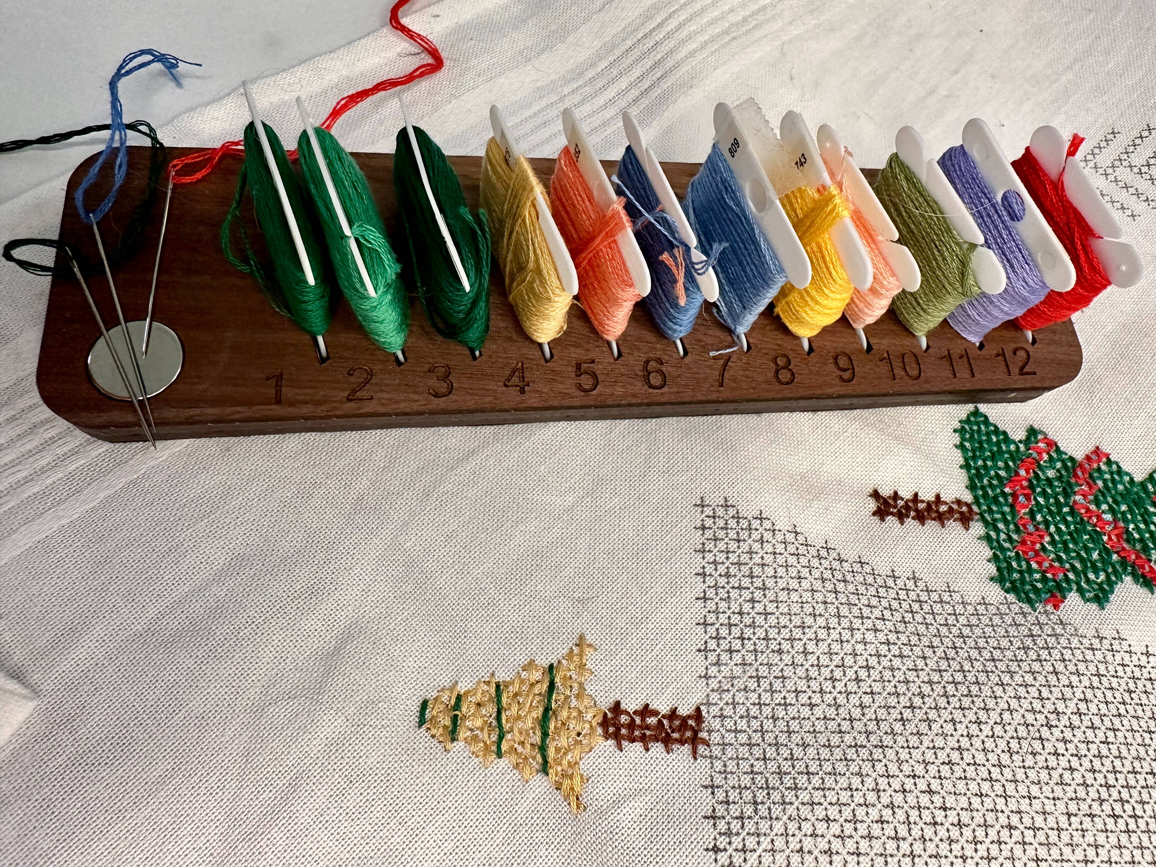 J&K Canfield Creations - Venta al por mayor Material para bordado/punto de cruz - Organizador de canillitas para bordado6