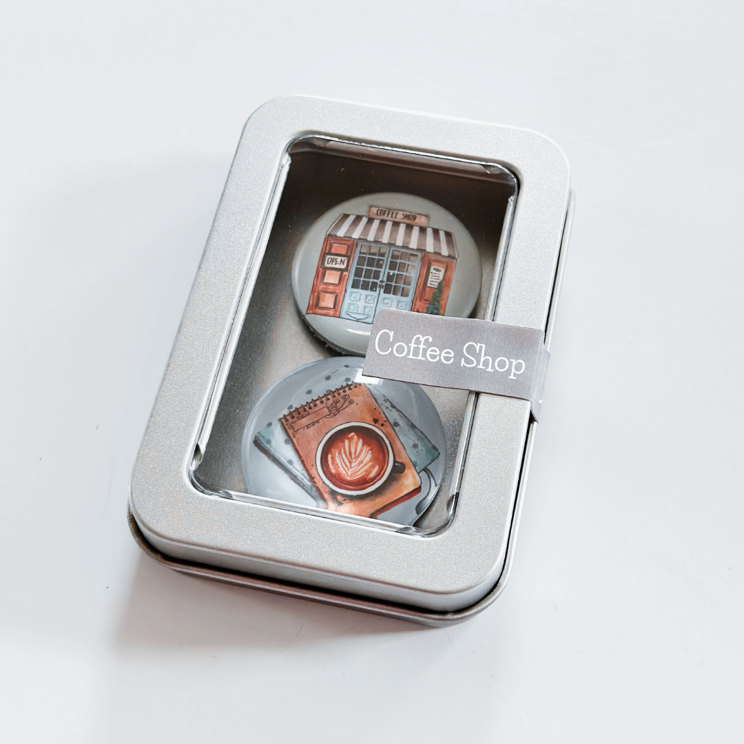 So Thoughtful Gifts - Wholesale Magneet - Coffee Shop blikset met glazen magneet1