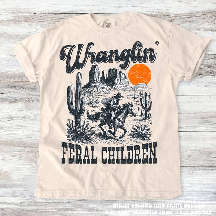 Camiseta Engraçada de Crianças Selvagens Wranglin Western para Mãe - Impressa em Comfort Colors por atacado de Madi Moosh