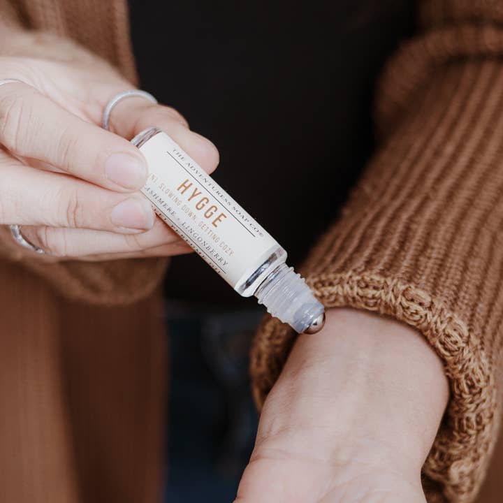 Hygge Roll On Perfume Oil | Hygge Inspired | Perfume aconchegante por atacado de The Adventuress Soap Co®